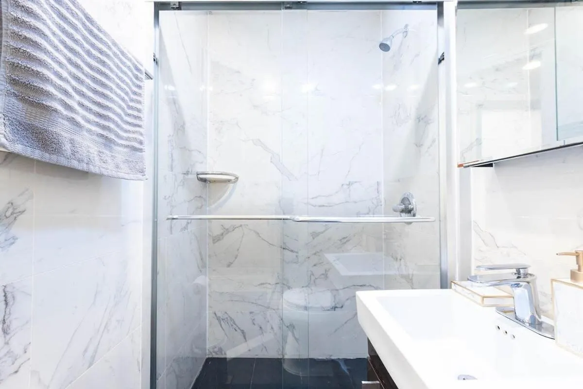 Appartement 69-4C Brand New Holiday Haven Prime Lower East Side 1Br Apt New York